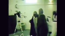 فيديو نادر للشيخ 'ابن باز' يعاتب مذيعاً مدحه- 'سيسألك الله عن مدحك لي'