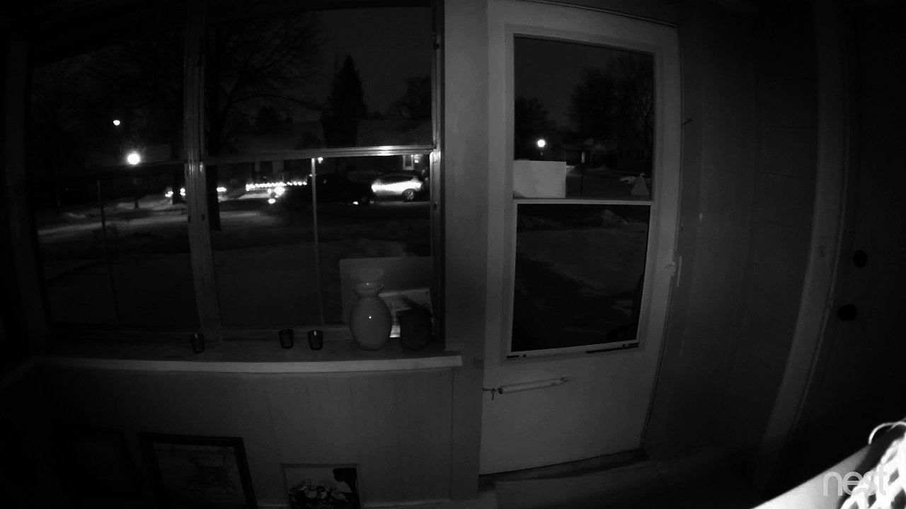 Un chauffard percute une voiture garée et se barre tranquillement