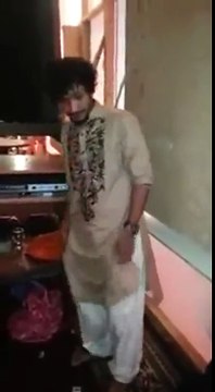 Ce mec est capable de faire pivoter entièrement sa tête à 180°