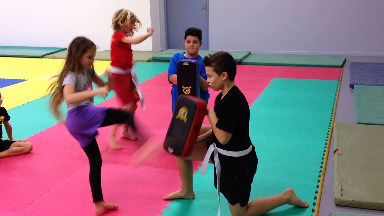 Jeunes au bouclier