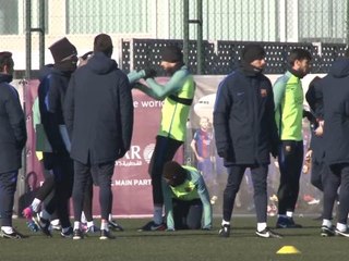 Neymar and Suarez team up to prank Pique