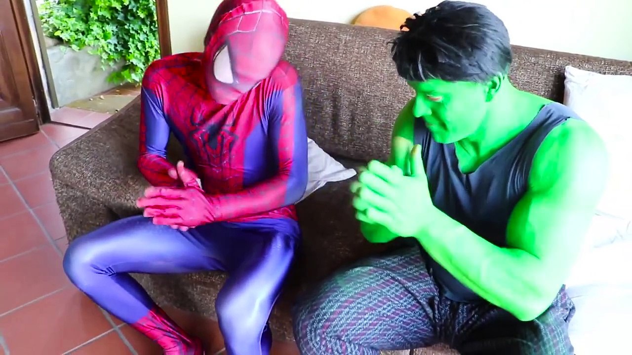 Frozen Elsa vs Hulk & Spiderman! Bump on head with Healed shoe w Lady Hulk, Joker