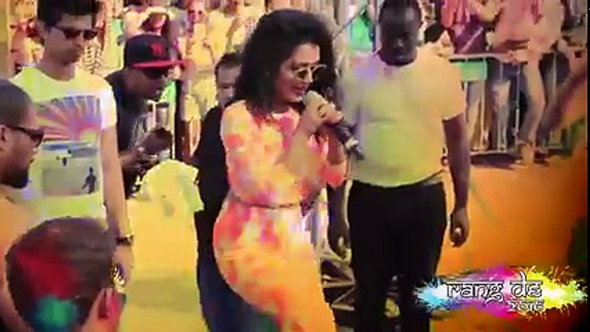 Dubai Wonderland -Neha Kakkar- New Stage Song - YouTube