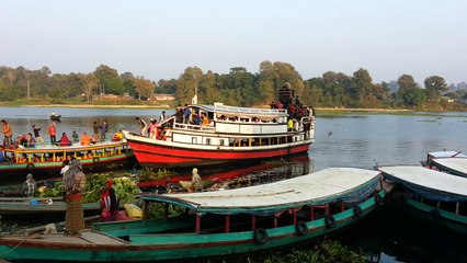 Funny Tour boat launch gone wrong (nearly capsized)