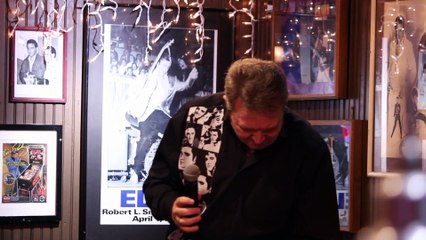 Colin Paul sings 'Trouble' Marlowes Jan 7 2017