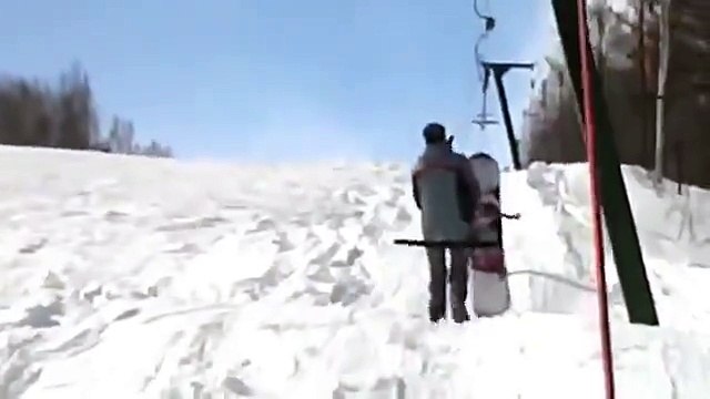 Adrénaline - Snowboard : Insolite une drôle de manière d'utiliser une remontée mécanique