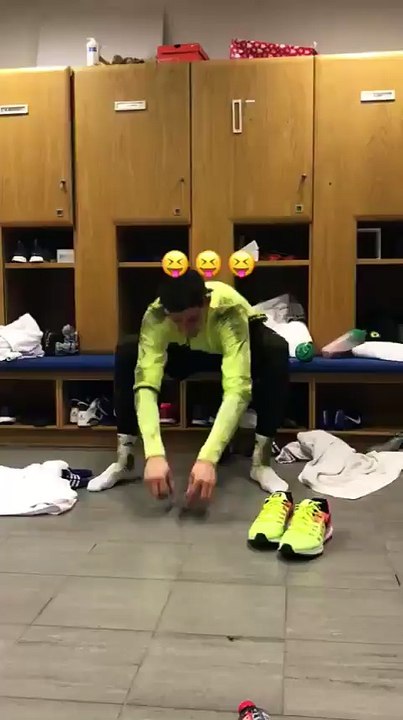 Courtois bottle flip