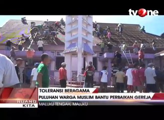 Puluhan Warga Muslim Bantu Perbaikan Gereja