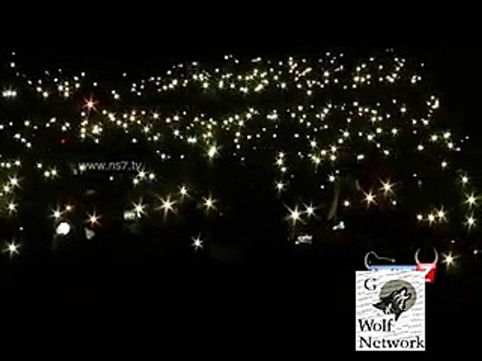 Jallikattu protesters lights up Marina beach with mobile torch lights