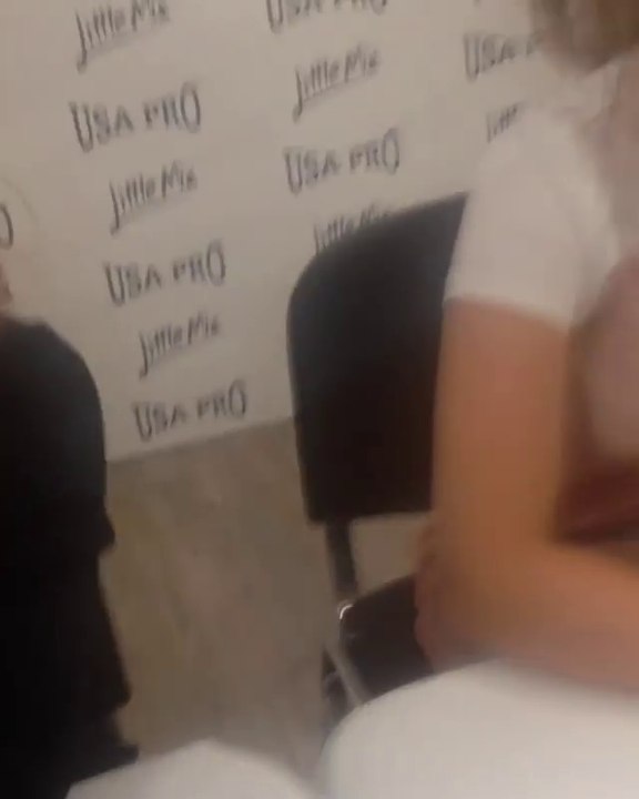 met them X8  on Instagram- “the moment I almost cried. Cut a long story short I'm probably the most least confident person ever. To the point I don't wear makeup because I'm just not confident enough to. And Perrie ca