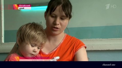 Cette fillette se retrouve avec un pinceau enfoncé dans la tête