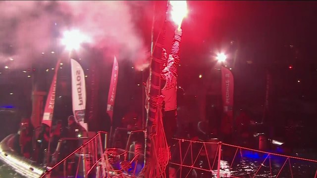 Voile - Vendée Globe : Le Cléac'h remonte en vainqueur le chenal des Sables-d'Olonne