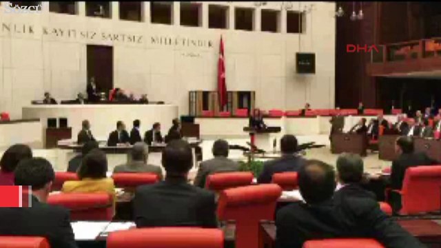 Nazlıaka, kendini Meclis kürsüsünde mikrofona kelepçeledi