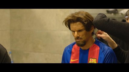 Disfarçado, Rivaldo participa de pegadinha com torcedores do Barcelona