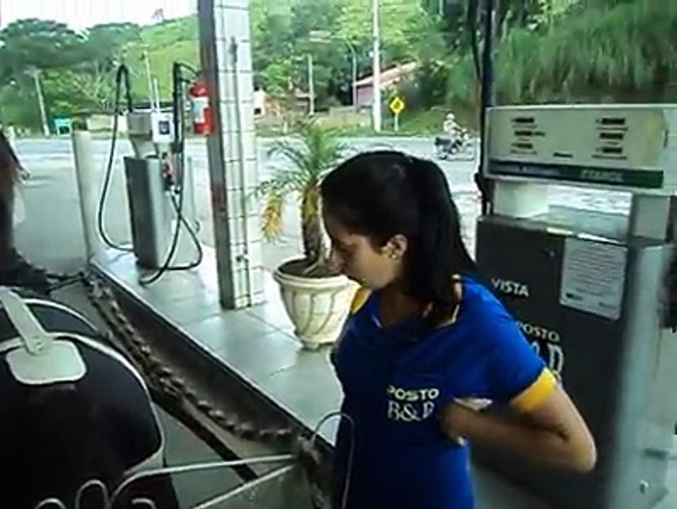 OMG Very Fanny Girl is Doing Very Fanny Work..