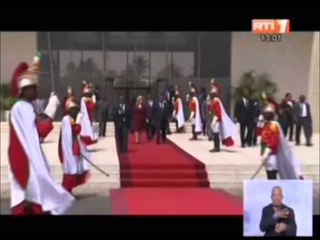 Le couple présidentiel a quitte Abidjan pour la France sur invitation du Président François Holla