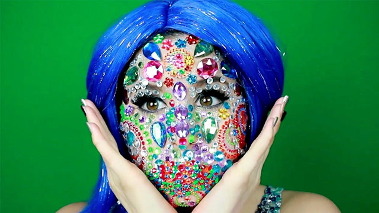 All You Need For This Look Is Gems, Gems, AND MORE GEMS