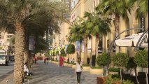 الإمارات  إيرانية تركض ” نصف عارية ” في شوارع دبي