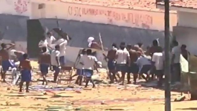 Presos de facções rivais voltam a se enfrentar em Alcaçuz