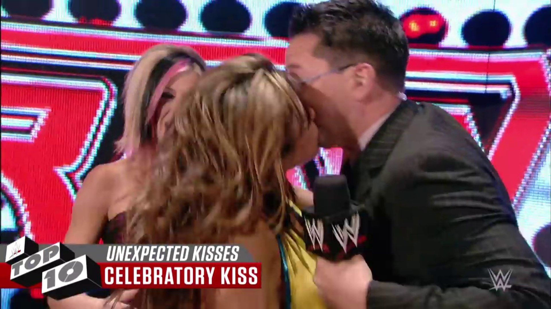 Unexpected kisses || WWE Top 10 - video Dailymotion