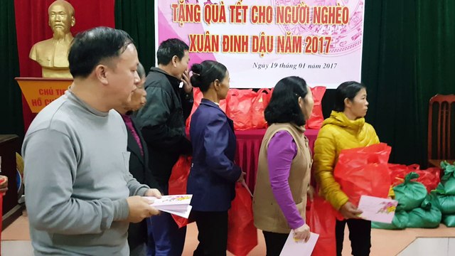 Trao qua cho ho ngheo nam 2017