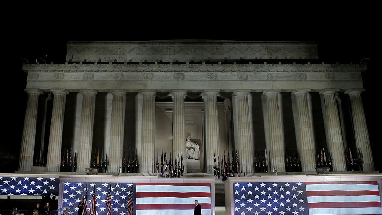 Trump feiert Willkommenszeremonie in Washington