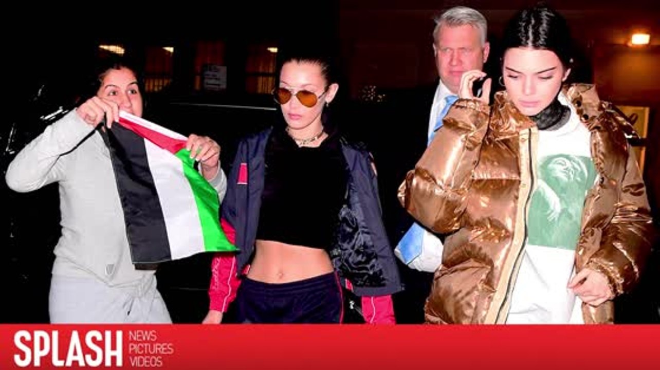 Bella Hadid wurde von einer Frau bedrängt, die eine Palästinaflagge trug