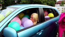 Spiderman BALLOON PRANK! w/ Frozen Elsa Pink Spidergirl Hulk Catwoman! Funny Superhero Vid