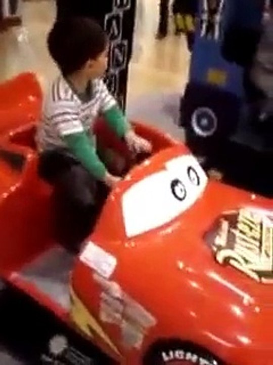 KID  PLAYING CAR RIDING
