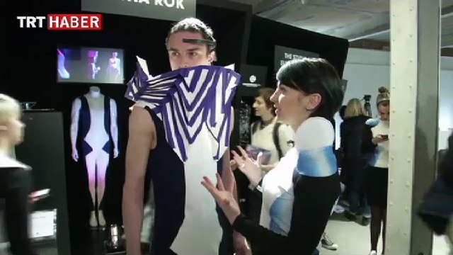 Ruh halinize göre şekil değiştiren elbiseler