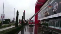 Kocaeli Gebze'de Alışveriş Merkezinde Çıkan Yangın Korkuttu