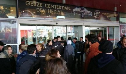 Gebze'de AVM'de yangın paniği... Yurttaşlar tahliye edildi