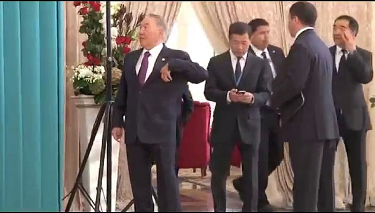 НАЗАРБАЕВ НЕНАВИДИТ СЕЛФИ