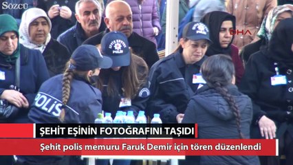 Şehit eşinin fotoğrafını taşıdı