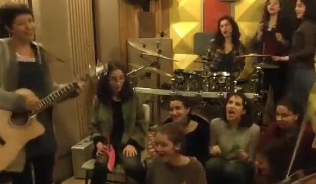 Kadınlardan başkanlık sistemine şarkılı tepki: Ha ha hayır!