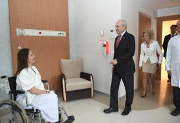 Kılıçdaroğlu'ndan Meclis'teki Kavgada Yaralanan Şafak Pavey'e Ziyaret