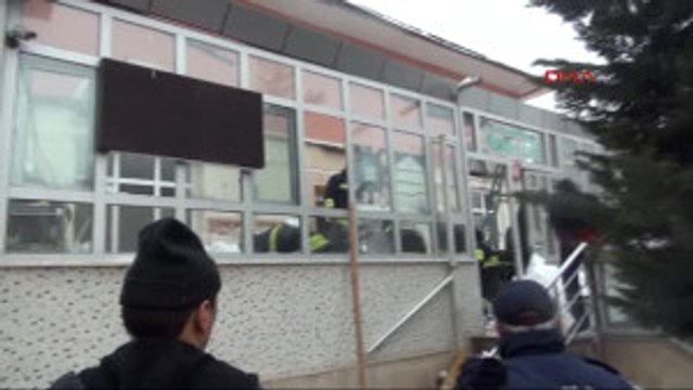 Konya'daki Uluırmak Muradiye Cami'nin Girişi Kısmında Bulunan Çatı Kardan Dolayı Çöktü Ek