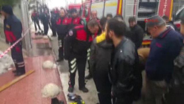 Konya'daki Uluırmak Muradiye Cami'nin Girişi Kısmında Bulunan Çatı Kardan Dolayı Çöktü