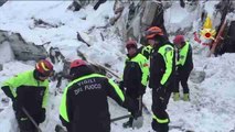 Hallan seis supervivientes en hotel italiano sepultado por alud