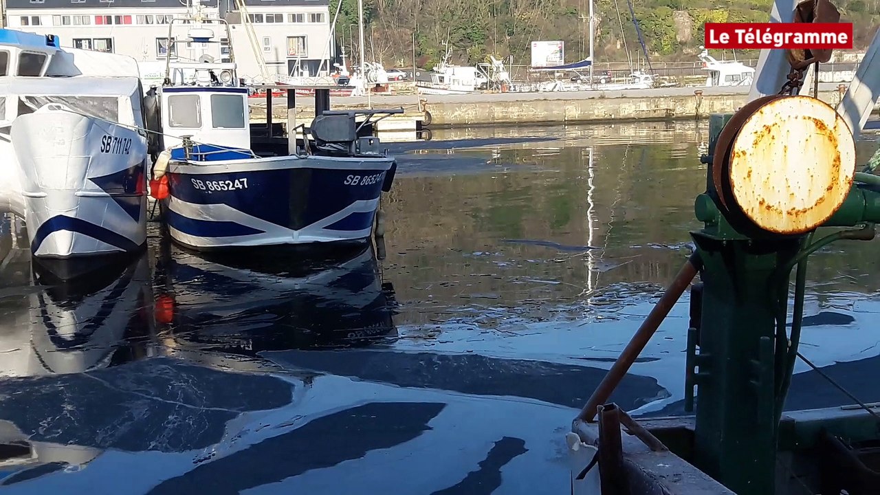 Saint-Brieuc. Le port du Légué pris par les glaces
