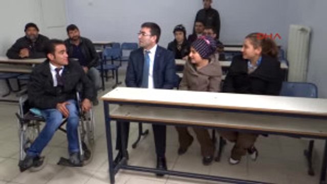 Besni'de 10 Engelliye Tekerlekli Sandalye