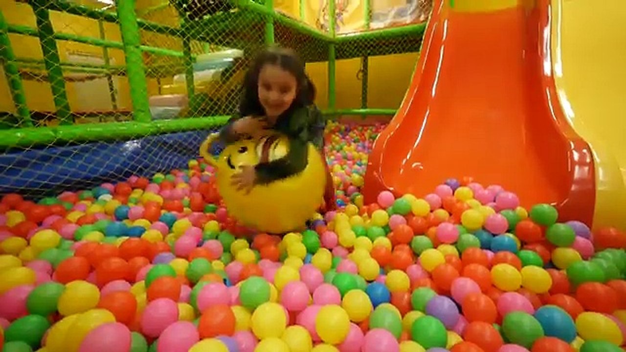Treasure Hunt Playground Huge Surprise of Kids Toys and Kinder Eggs, Ball Pit fun