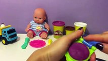 Oyuncak bebek oyun hamurundan yaptığımız yemeği yiyor | Play Doh babydoll video
