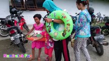Balita Senang Belajar Berenang di Kolam Renang - Fun Kids Learn Swimming Underwater in Swimming Pool