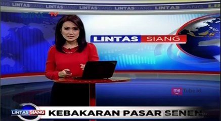 Descargar video: Pemilik Toko Nekat Lihat Kios Pasca Kebakaran di Pasar Senen