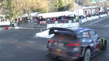 Rallye Monte-Carlo : Les pilotes font chauffer leur moteur dans le rond-point de Saint-Léger-les-Mélèzes