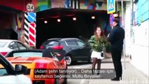 Lüks Araba Şakasını Kızın Erkeğe Yapması - Türkçe Altyazı