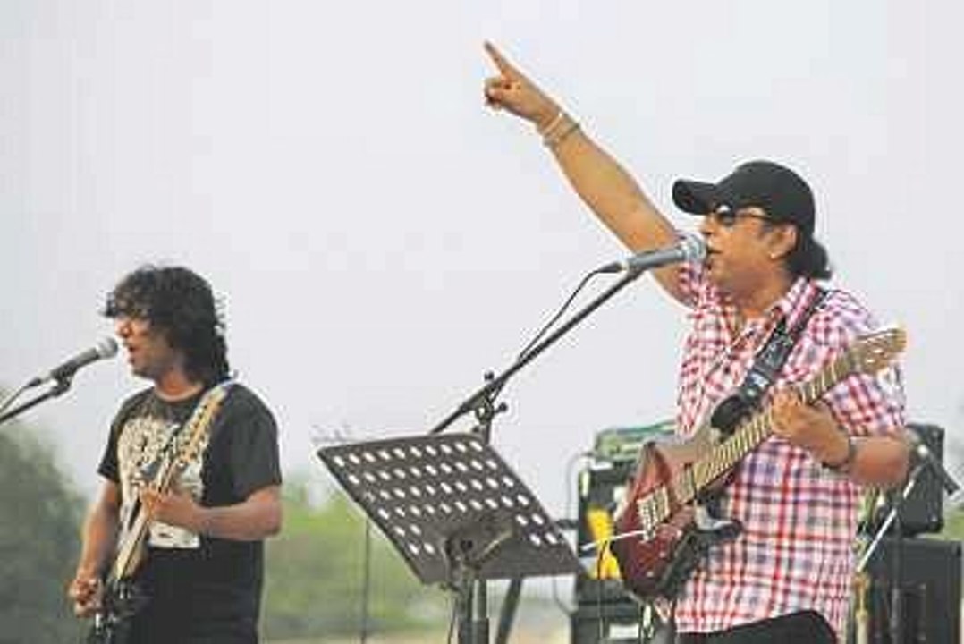 Sei Tumi Keno Eto Ochena Hole সেই তুমি কেন এত অচেনা হলে (কলিজা ছিড়ে নেওয়া সুর)