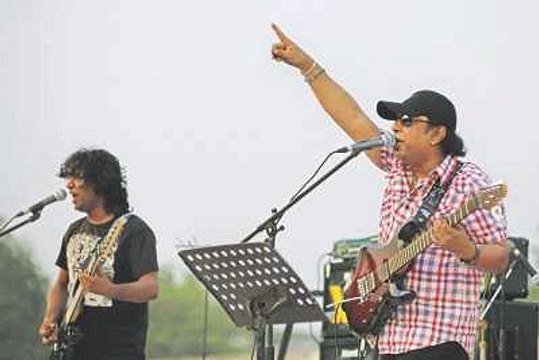 Sei Tumi Keno Eto Ochena Hole সেই তুমি কেন এত অচেনা হলে (কলিজা ছিড়ে নেওয়া সুর)