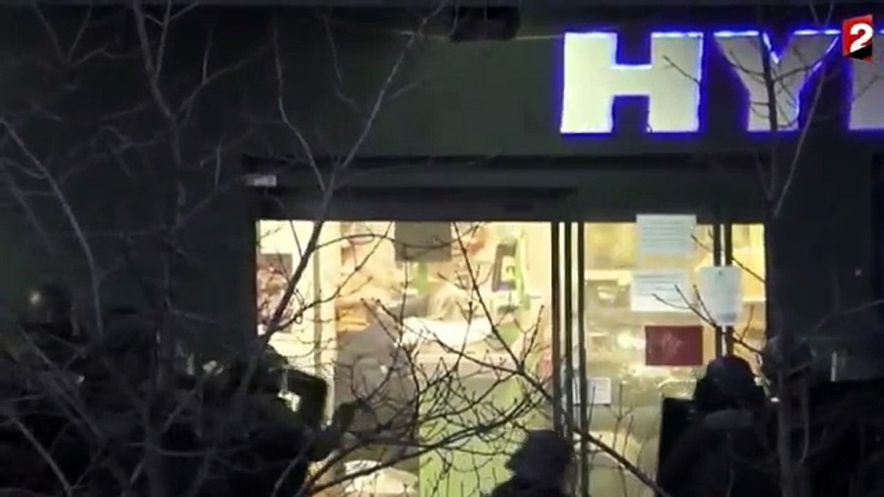 Жесть!!! ШТУРМ СУПЕРМАРКЕТА В ПАРИЖЕ СПЕЦНАЗОМ 09/01/2015